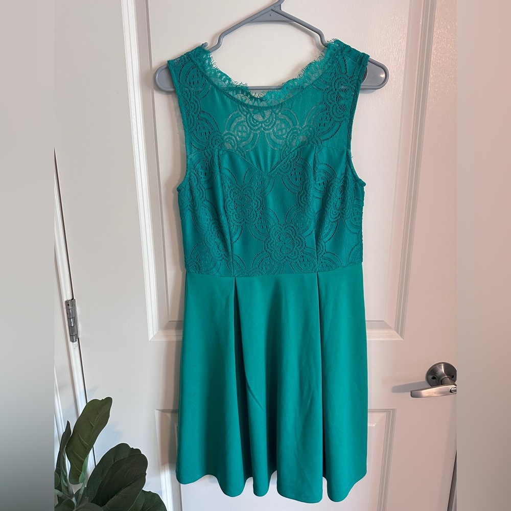 Green Lace Sleeveless Dress